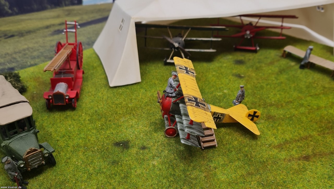 Fokker Dr1 454/17 Lothar v. Richthofen, German and Austro-Hungarian Aircraft Mechanis WWI, German Pilots and 3 Mechanics and Ladder