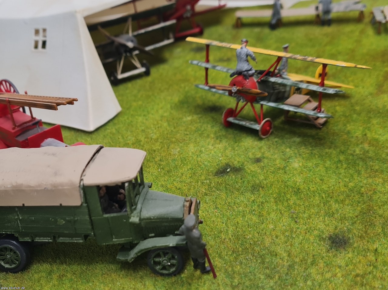 Daimler Marienfelde ALZ 13, Fokker Dr1 454/17 Lothar v. Richthofen, German and Austro-Hungarian Aircraft Mechanis WWI, German Pilots and 3 Mechanics and Ladder