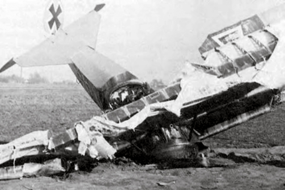 Lothar v. Richthofens Fokker 454/17 crash after forced down by Sopwith Camel of  A.Orlebar am 13.3.1918<br>