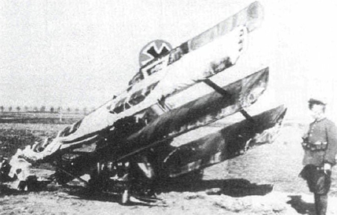Lothar v. Richthofens Fokker 454/17 crash after forced down by Sopwith Camel of  A.Orlebar am 13.3.1918<br>